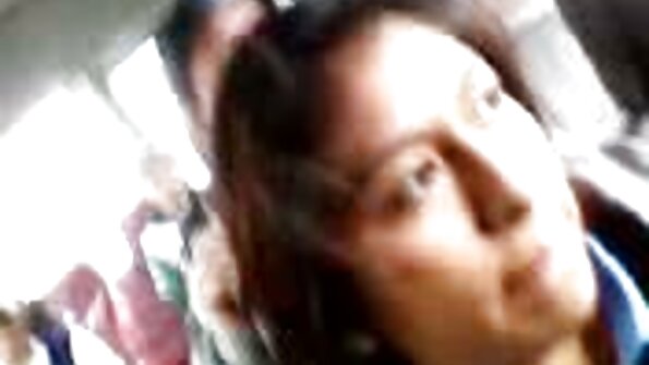 Perempuan jahat MILF Luncurkan Vibrator Dalam Kucingnya